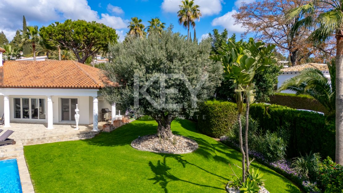 Элегантная вилла с южной ориентацией в Hacienda Las Chapas, Марбелья