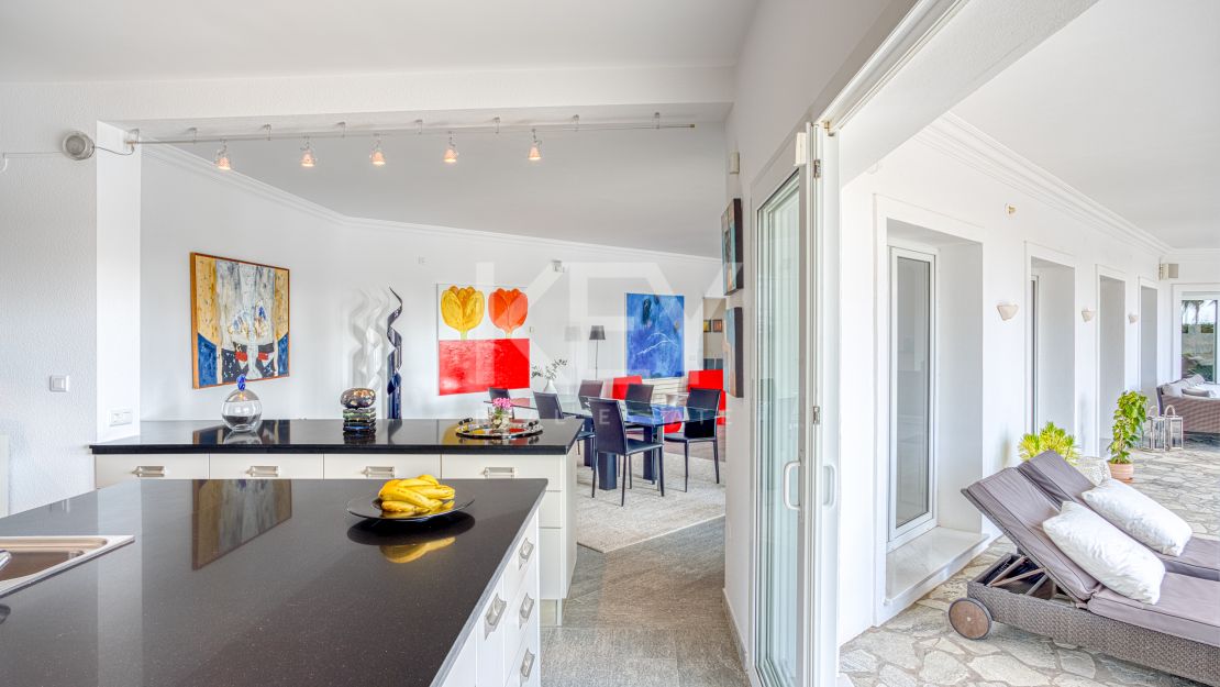 Элегантная вилла с южной ориентацией в Hacienda Las Chapas, Марбелья