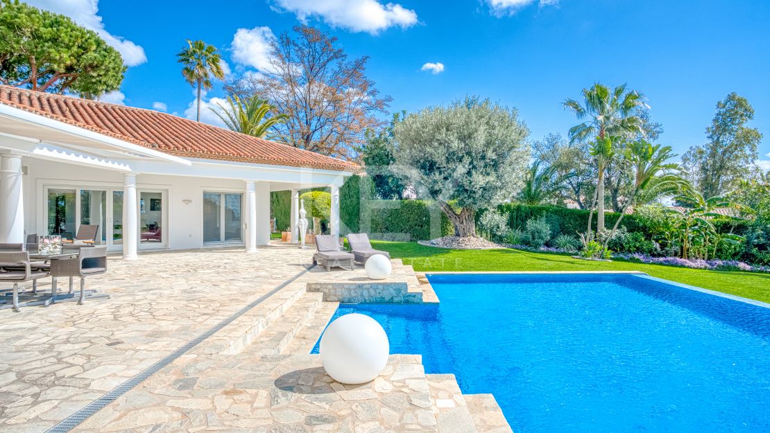 Элегантная вилла с южной ориентацией в Hacienda Las Chapas, Марбелья