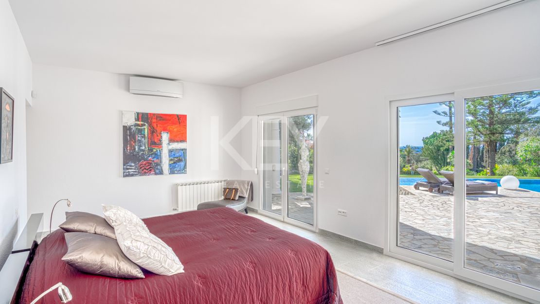 Элегантная вилла с южной ориентацией в Hacienda Las Chapas, Марбелья