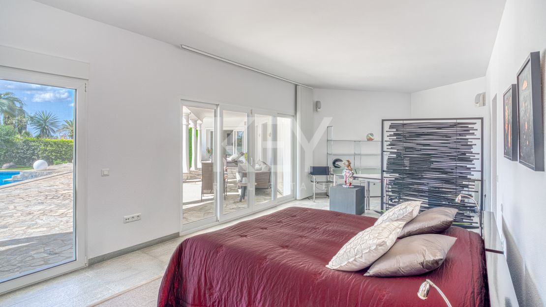 Элегантная вилла с южной ориентацией в Hacienda Las Chapas, Марбелья