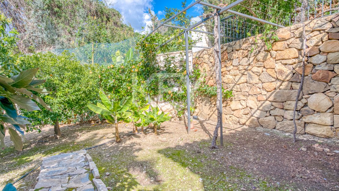 Элегантная вилла с южной ориентацией в Hacienda Las Chapas, Марбелья