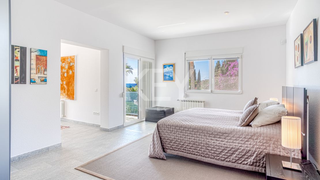 Элегантная вилла с южной ориентацией в Hacienda Las Chapas, Марбелья