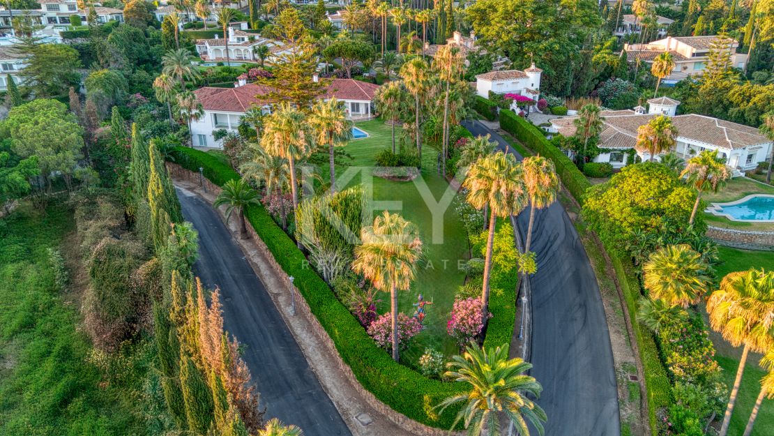 Элегантная вилла с южной ориентацией в Hacienda Las Chapas, Марбелья