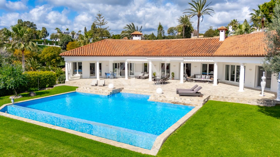 Элегантная вилла с южной ориентацией в Hacienda Las Chapas, Марбелья