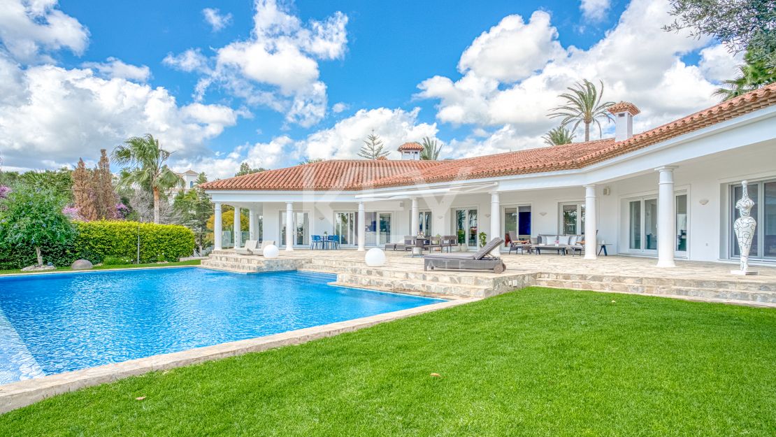 Элегантная вилла с южной ориентацией в Hacienda Las Chapas, Марбелья