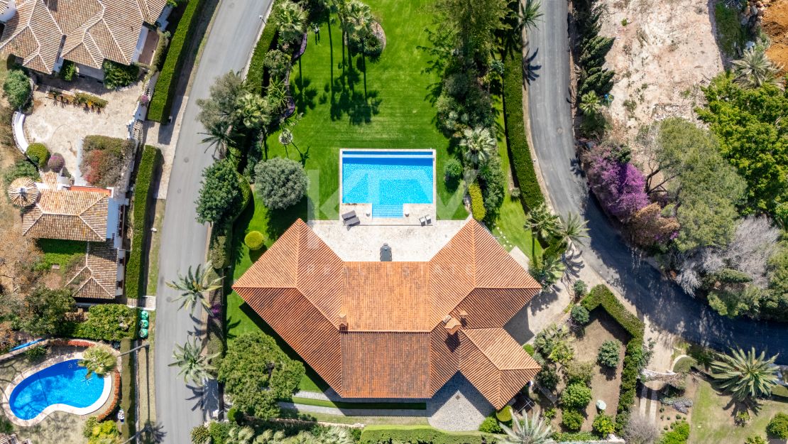 Элегантная вилла с южной ориентацией в Hacienda Las Chapas, Марбелья