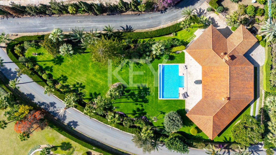 Элегантная вилла с южной ориентацией в Hacienda Las Chapas, Марбелья