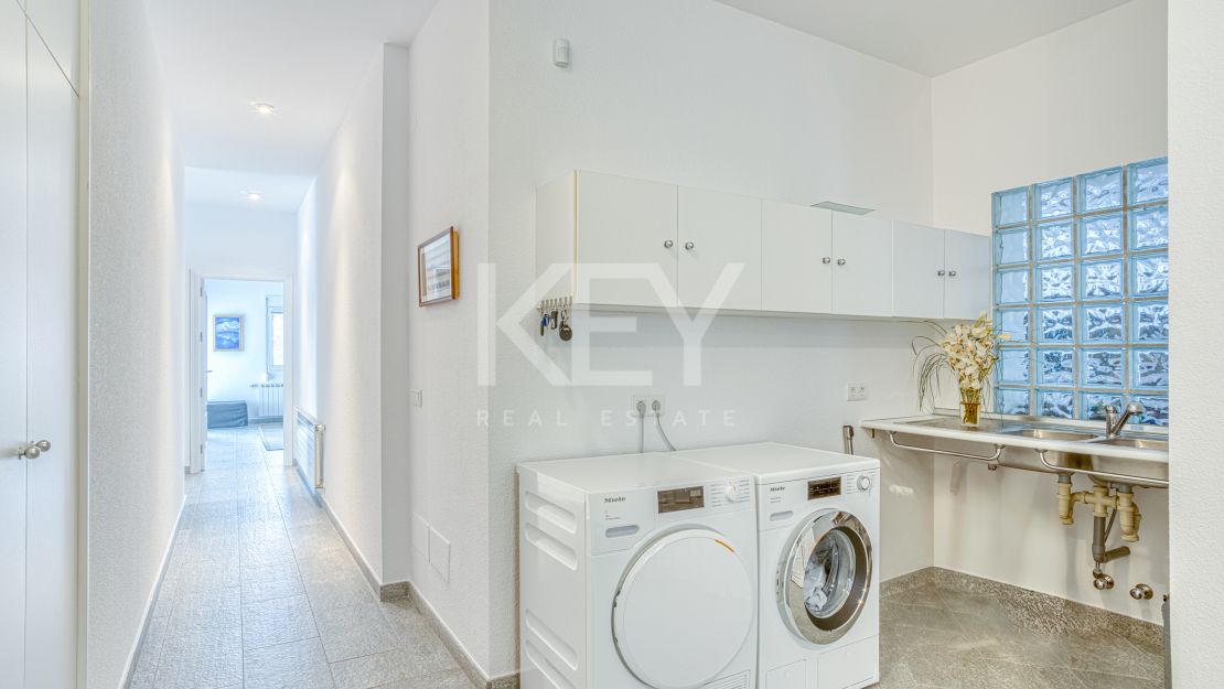 Элегантная вилла с южной ориентацией в Hacienda Las Chapas, Марбелья