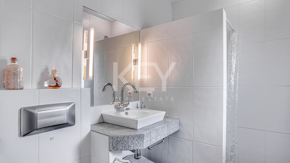 Элегантная вилла с южной ориентацией в Hacienda Las Chapas, Марбелья