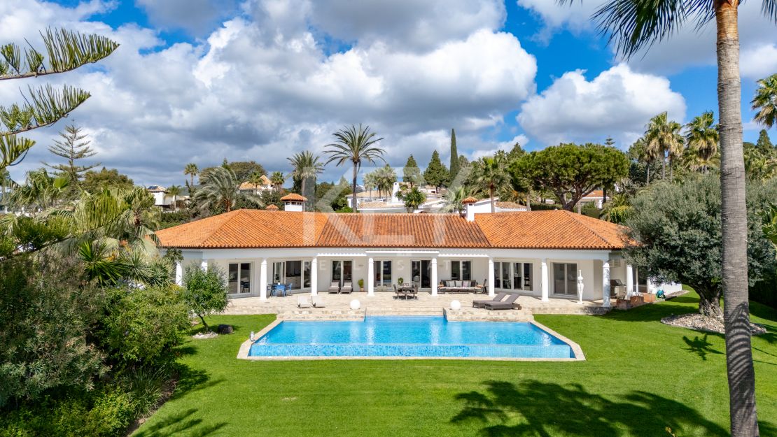 Элегантная вилла с южной ориентацией в Hacienda Las Chapas, Марбелья