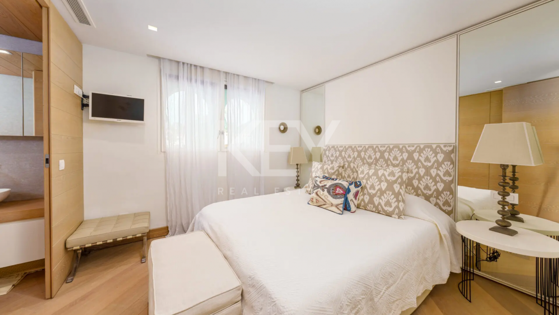 Exquisite beachfront Penthouse in Oasis Club, Marbella’s Golden Mile