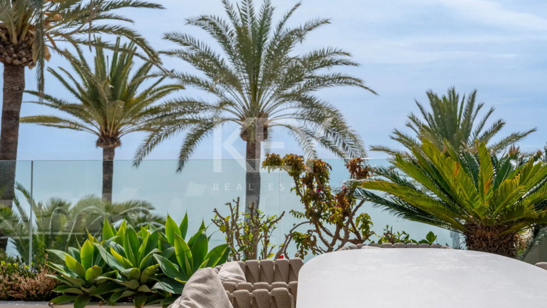 Exquisite beachfront Penthouse in Oasis Club, Marbella’s Golden Mile
