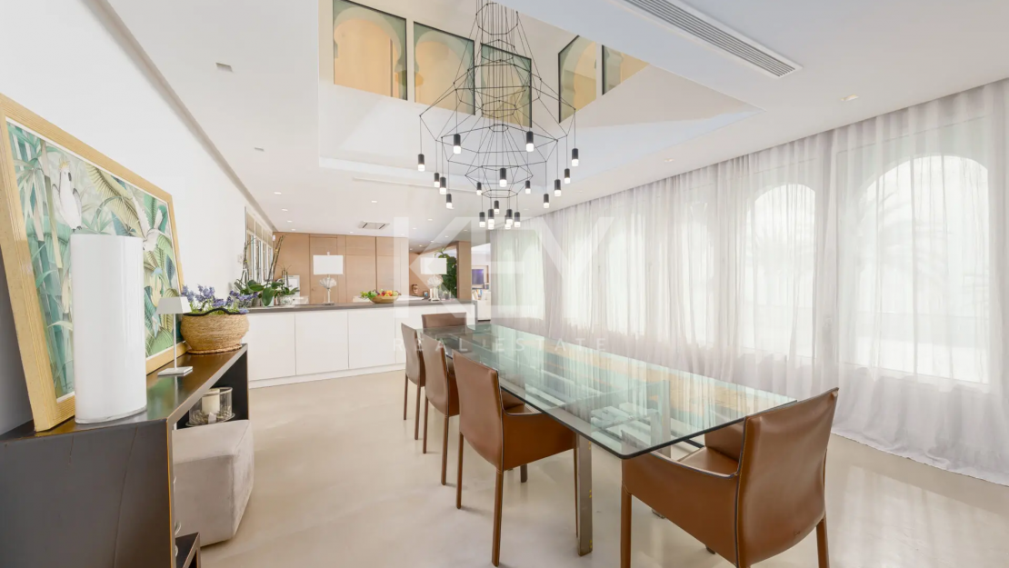 Exquisite beachfront Penthouse in Oasis Club, Marbella’s Golden Mile