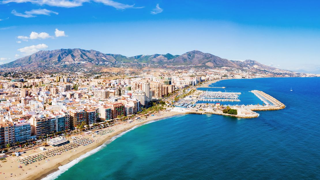 Exquisite beachfront Penthouse in Oasis Club, Marbella’s Golden Mile