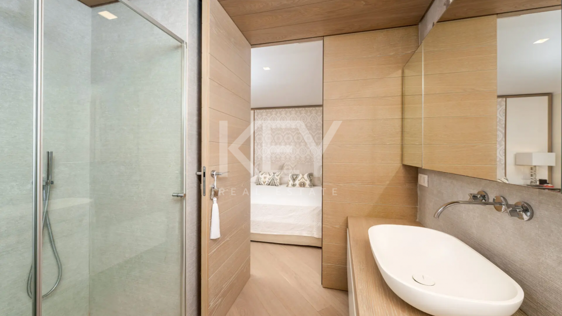 Exquisite beachfront Penthouse in Oasis Club, Marbella’s Golden Mile