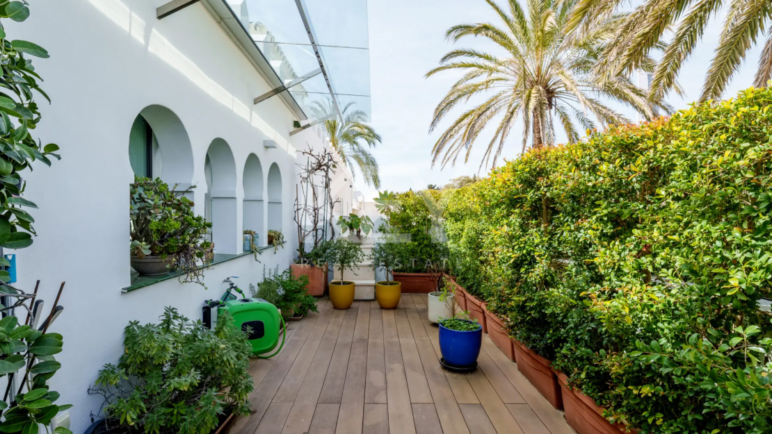 Exquisite beachfront Penthouse in Oasis Club, Marbella’s Golden Mile