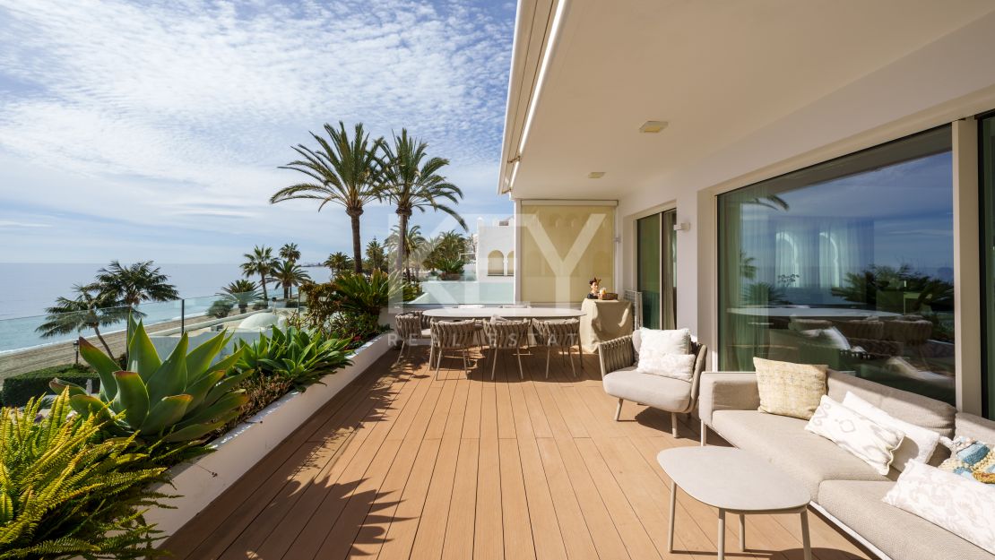 Exquisite beachfront Penthouse in Oasis Club, Marbella’s Golden Mile