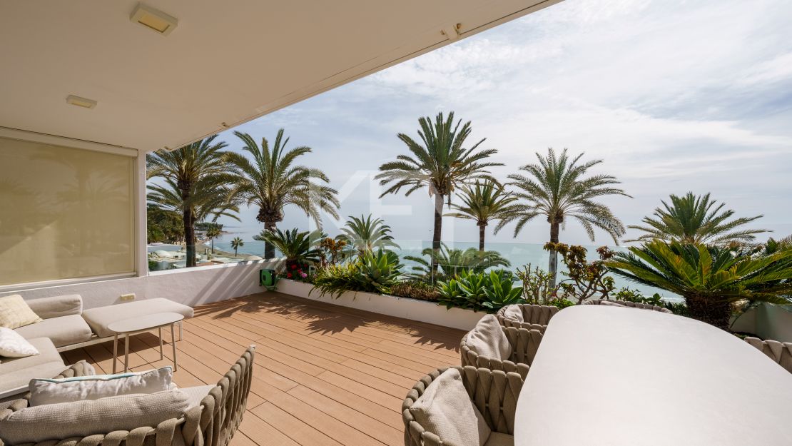 Exquisite beachfront Penthouse in Oasis Club, Marbella’s Golden Mile