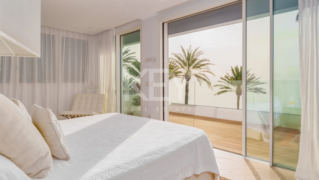 Exquisite beachfront Penthouse in Oasis Club, Marbella’s Golden Mile