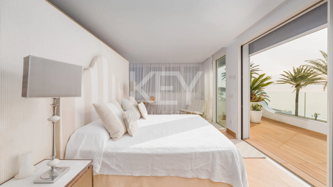 Exquisite beachfront Penthouse in Oasis Club, Marbella’s Golden Mile