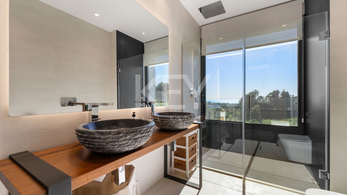 Elegante villa contemporánea: un oasis privado de lujo en Mirador del Paraíso, Benahavís