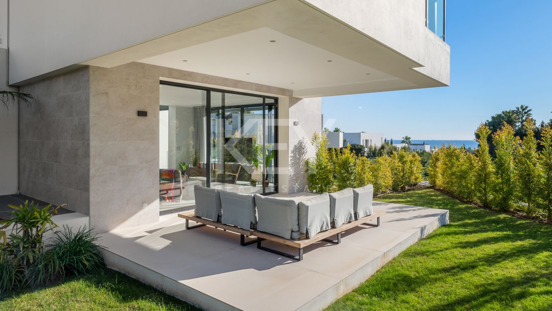 Elegante villa contemporánea: un oasis privado de lujo en Mirador del Paraíso, Benahavís