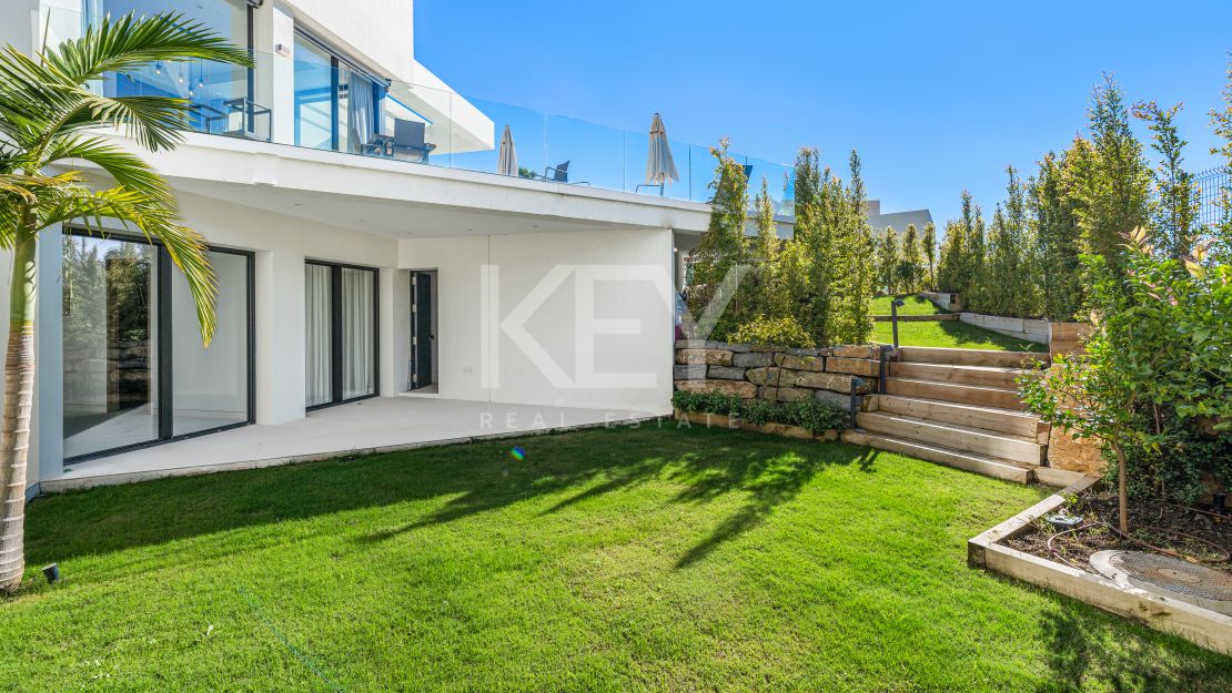 Elegante villa contemporánea: un oasis privado de lujo en Mirador del Paraíso, Benahavís