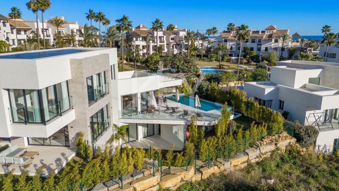 Elegante villa contemporánea: un oasis privado de lujo en Mirador del Paraíso, Benahavís