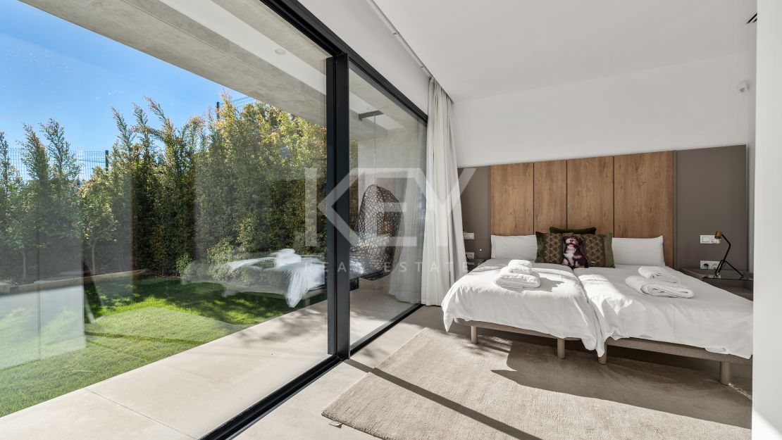 Elegante villa contemporánea: un oasis privado de lujo en Mirador del Paraíso, Benahavís