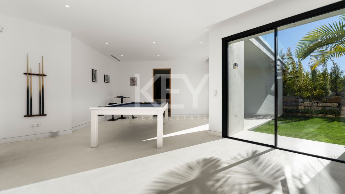 Elegante villa contemporánea: un oasis privado de lujo en Mirador del Paraíso, Benahavís