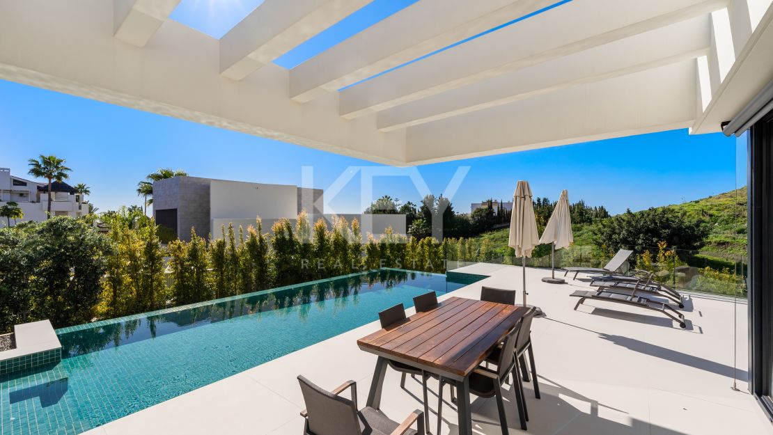 Elegante villa contemporánea: un oasis privado de lujo en Mirador del Paraíso, Benahavís