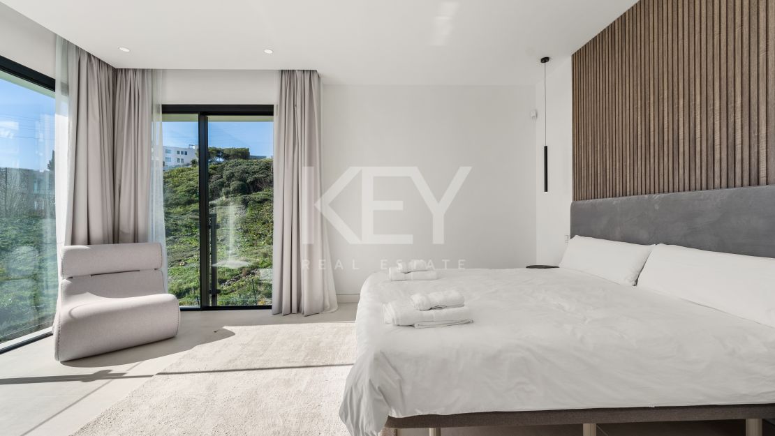 Elegante villa contemporánea: un oasis privado de lujo en Mirador del Paraíso, Benahavís
