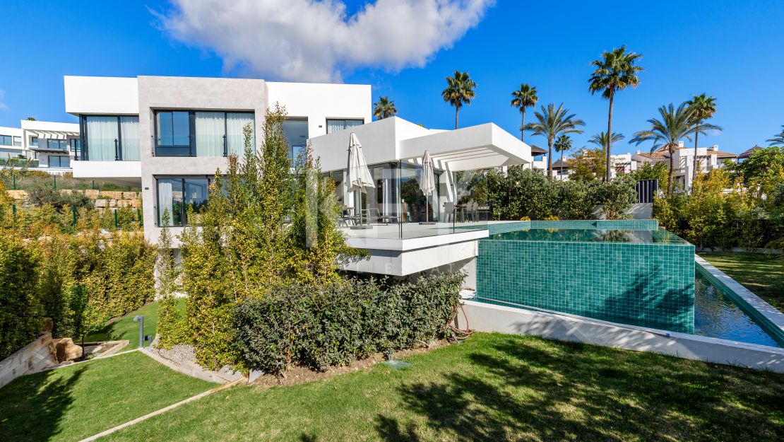 Elegante villa contemporánea: un oasis privado de lujo en Mirador del Paraíso, Benahavís