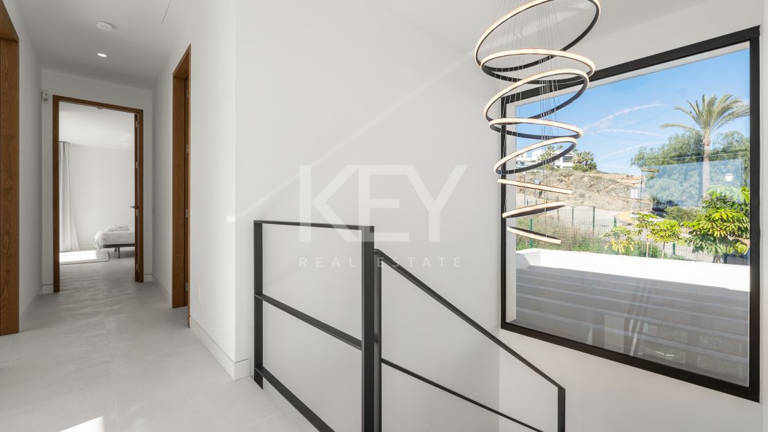 Elegante villa contemporánea: un oasis privado de lujo en Mirador del Paraíso, Benahavís