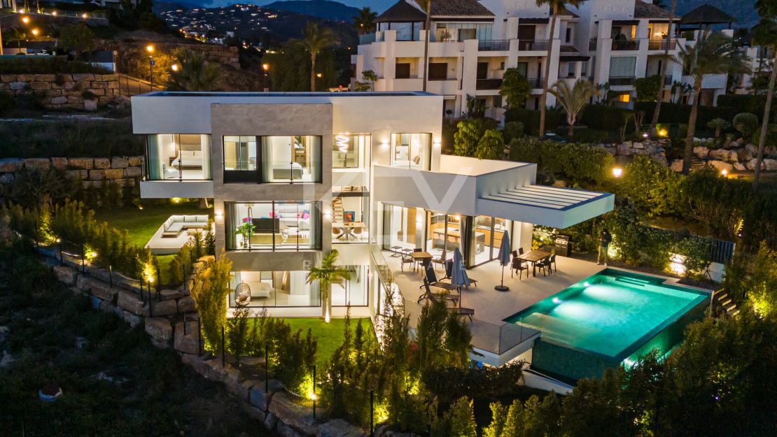 Elegante villa contemporánea: un oasis privado de lujo en Mirador del Paraíso, Benahavís