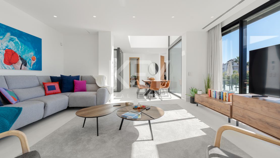 Elegante villa contemporánea: un oasis privado de lujo en Mirador del Paraíso, Benahavís