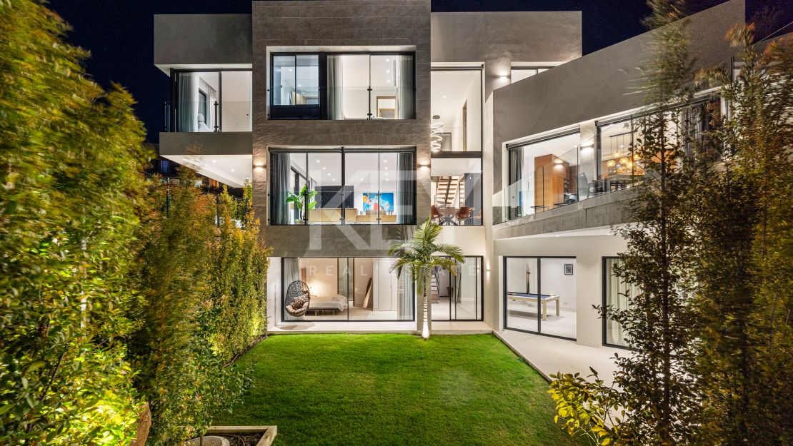 Elegante villa contemporánea: un oasis privado de lujo en Mirador del Paraíso, Benahavís