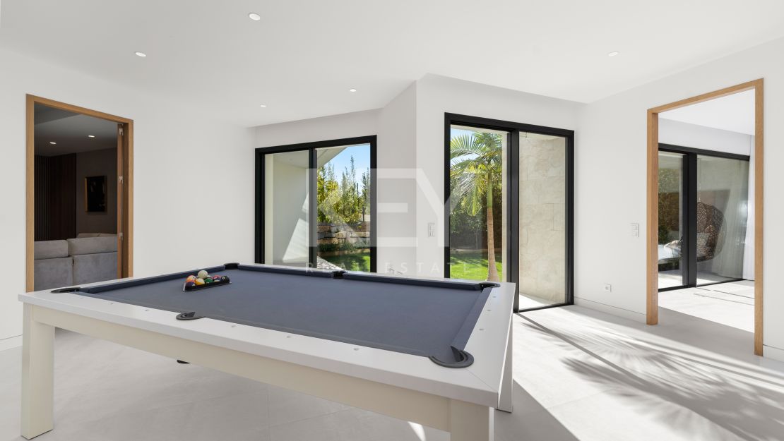 Elegante villa contemporánea: un oasis privado de lujo en Mirador del Paraíso, Benahavís