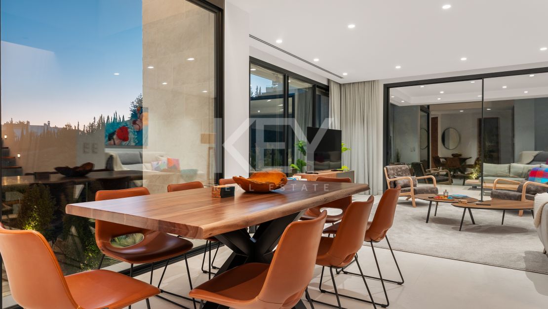 Elegante villa contemporánea: un oasis privado de lujo en Mirador del Paraíso, Benahavís