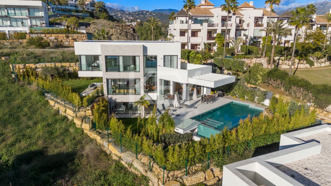 Elegante villa contemporánea: un oasis privado de lujo en Mirador del Paraíso, Benahavís