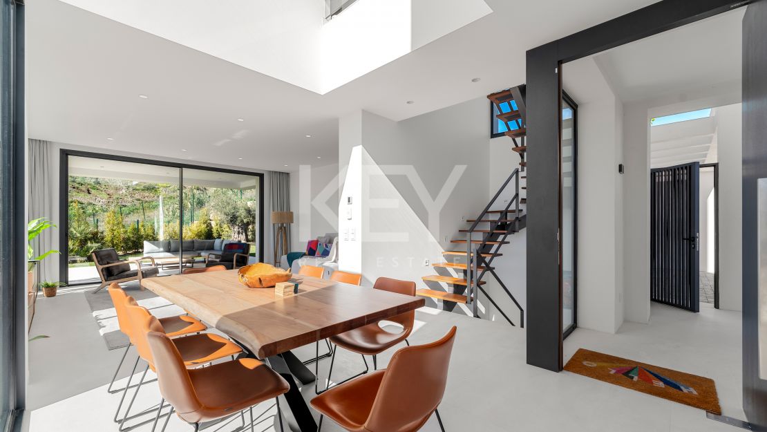 Elegante villa contemporánea: un oasis privado de lujo en Mirador del Paraíso, Benahavís