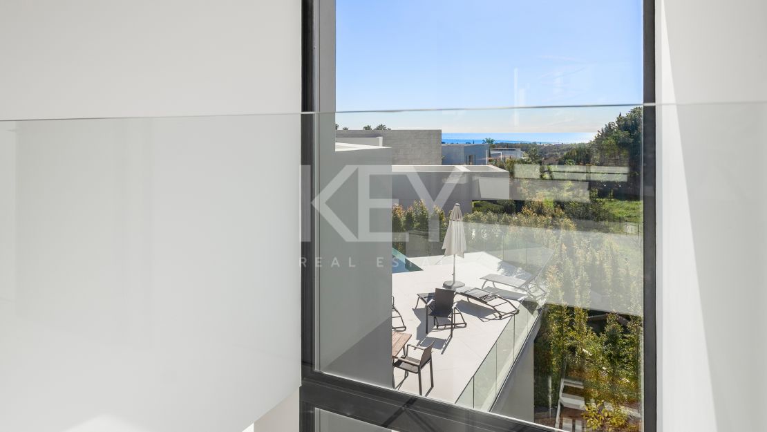 Elegante villa contemporánea: un oasis privado de lujo en Mirador del Paraíso, Benahavís