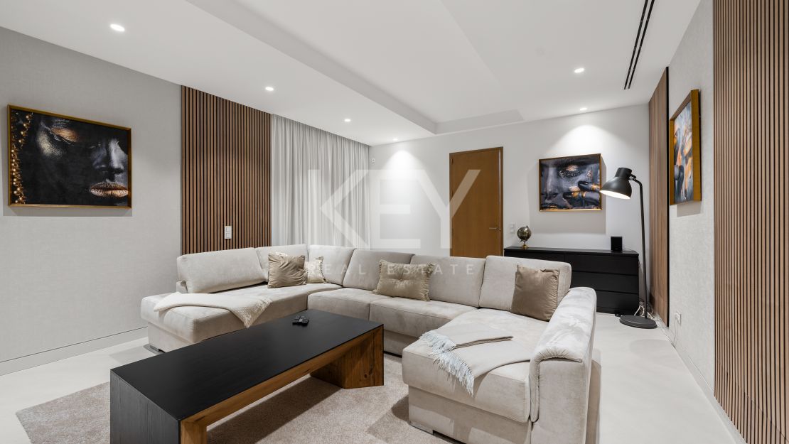 Elegante villa contemporánea: un oasis privado de lujo en Mirador del Paraíso, Benahavís