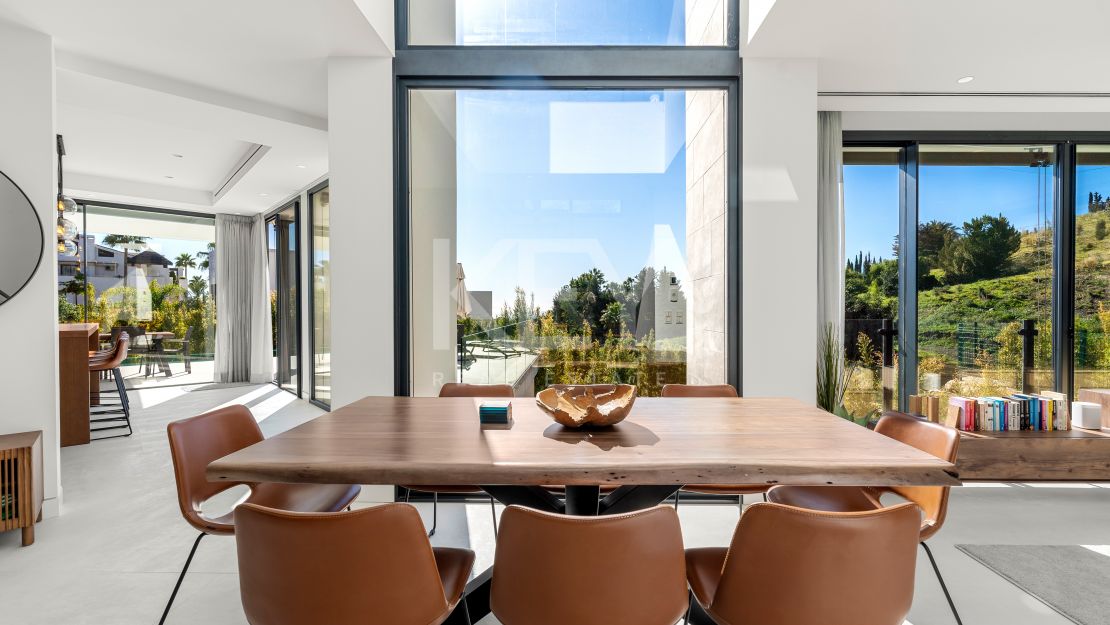 Elegante villa contemporánea: un oasis privado de lujo en Mirador del Paraíso, Benahavís