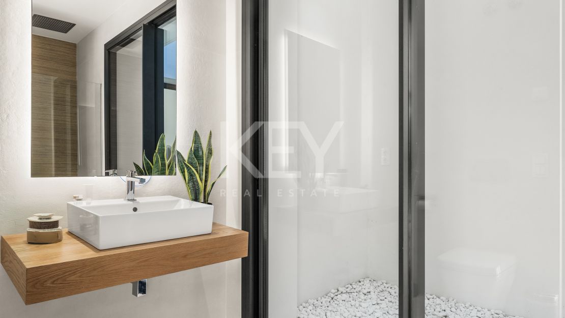 Elegante villa contemporánea: un oasis privado de lujo en Mirador del Paraíso, Benahavís