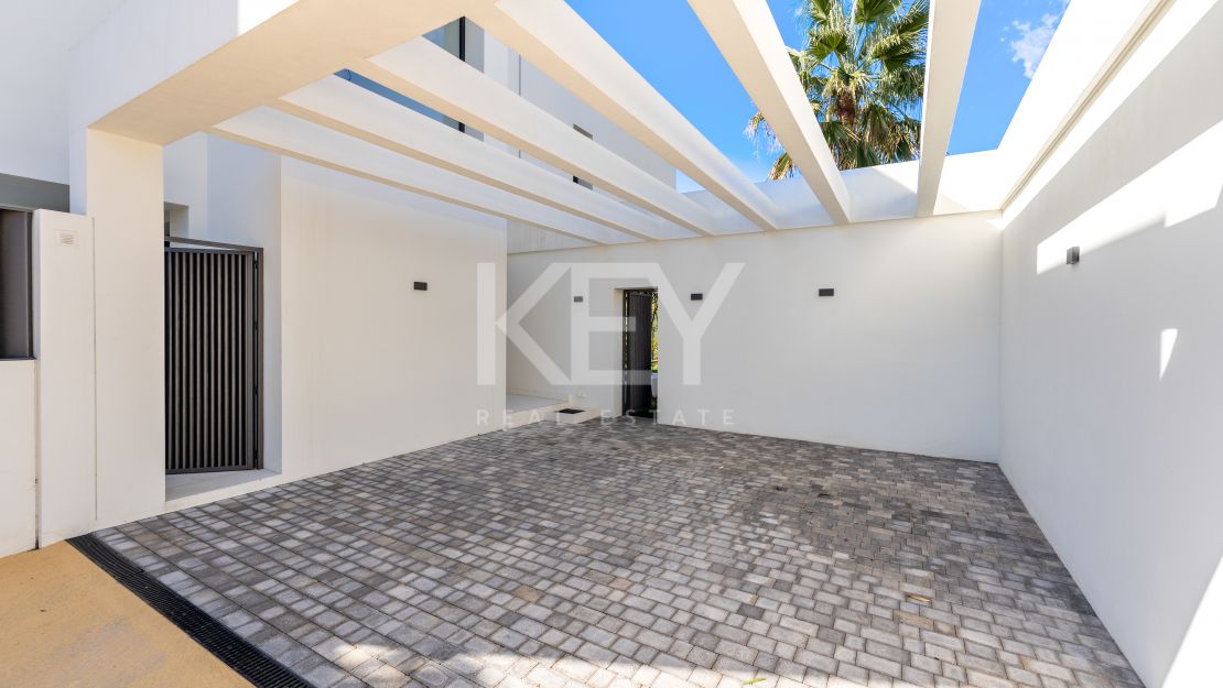 Elegante villa contemporánea: un oasis privado de lujo en Mirador del Paraíso, Benahavís