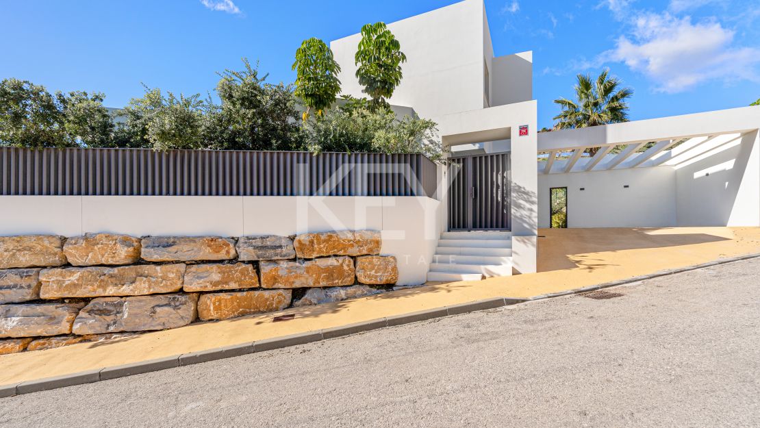 Elegante villa contemporánea: un oasis privado de lujo en Mirador del Paraíso, Benahavís