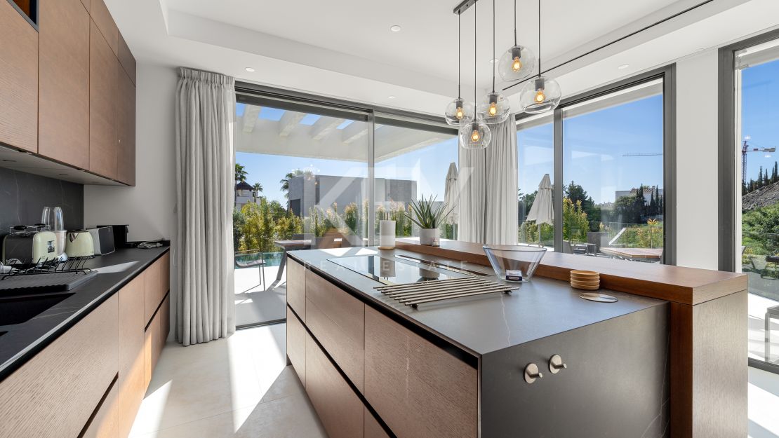 Elegante villa contemporánea: un oasis privado de lujo en Mirador del Paraíso, Benahavís