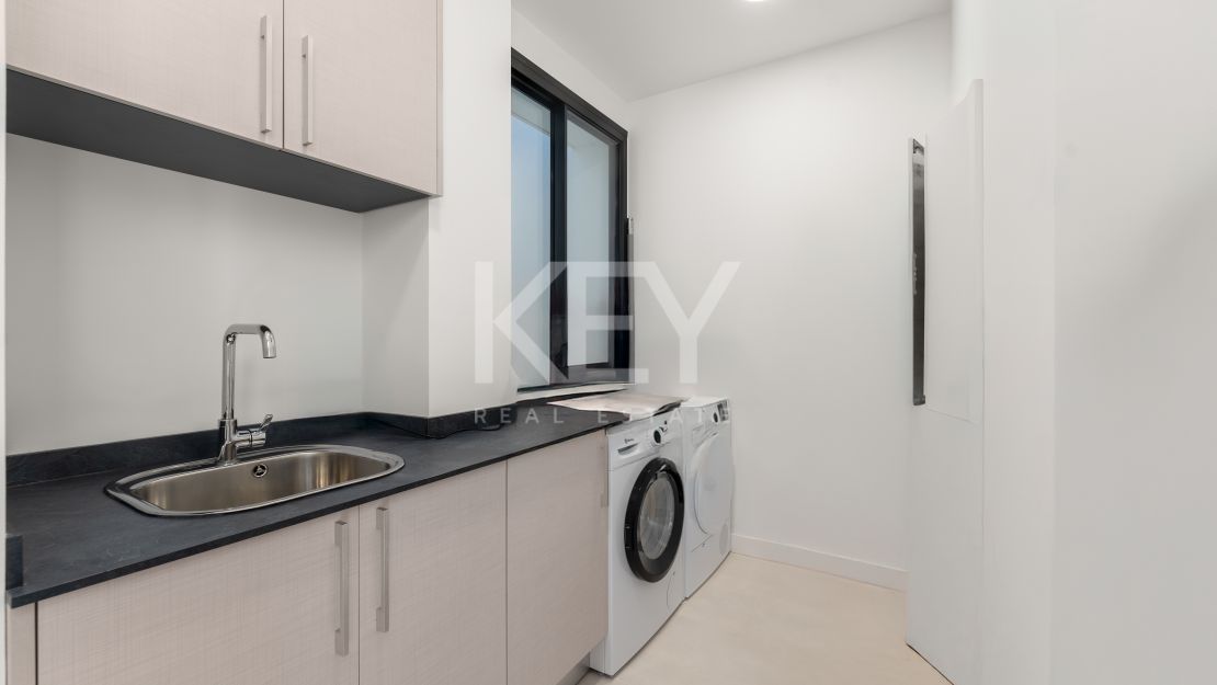 Elegante villa contemporánea: un oasis privado de lujo en Mirador del Paraíso, Benahavís